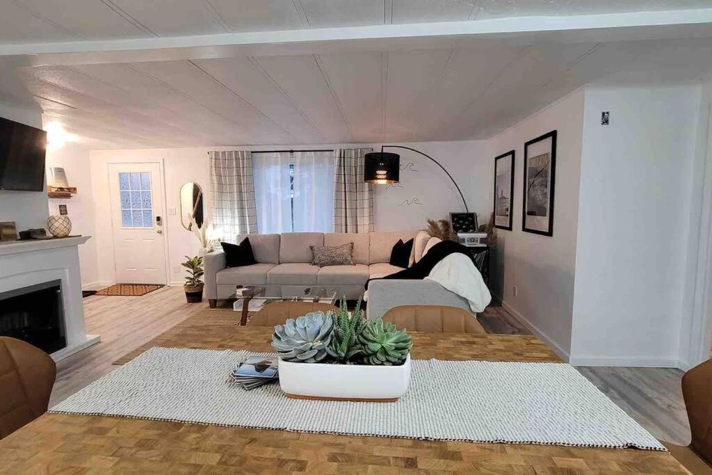 Villa Tiki Escape W/ Amazing Mountain And Marsh Backdrop Rockaway Beach Exterior foto